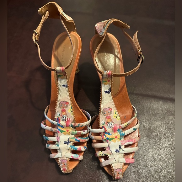 Cindy says couture heels - Picture 2 of 8